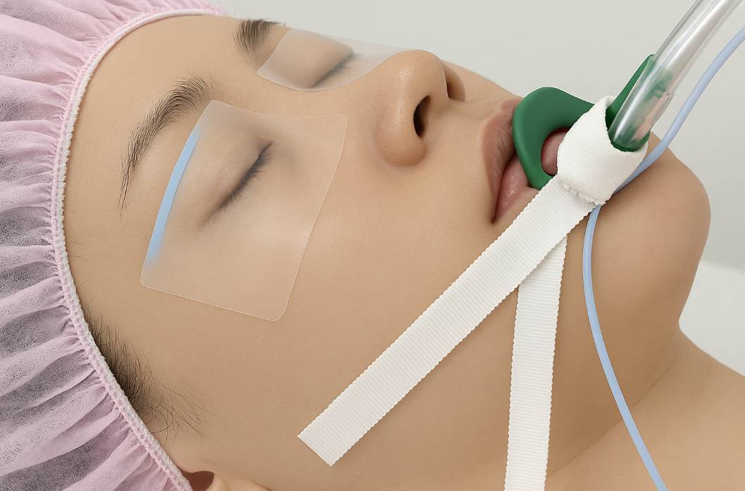 Taping the Eyes Closed During Anesthesia